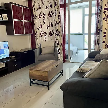 Acogedor Con Piscina En *