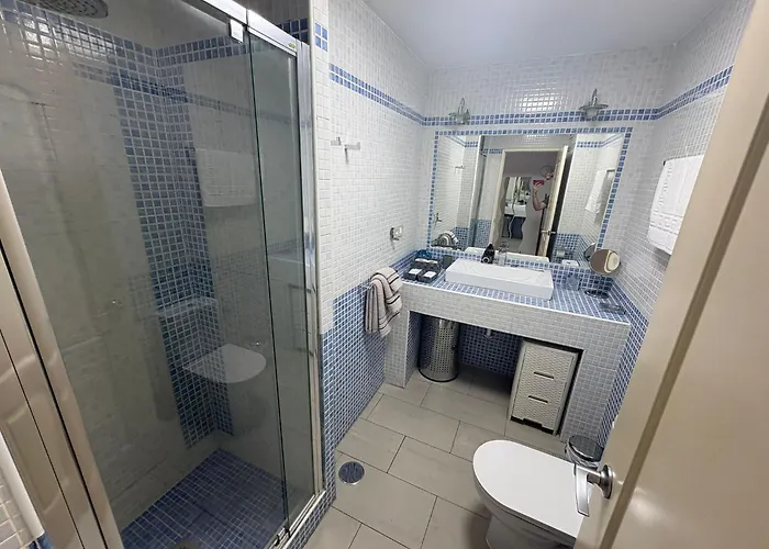 Acogedor Con Piscina En *