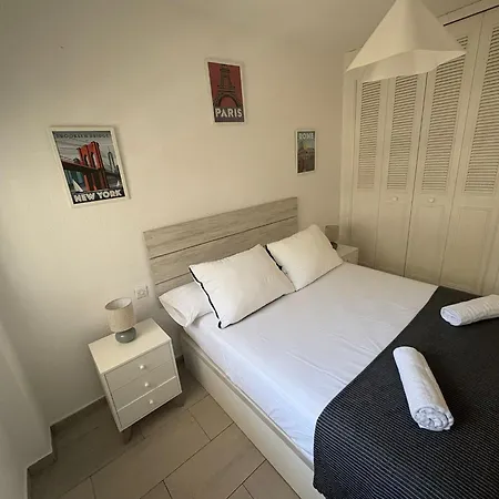 Acogedor Con Piscina En *