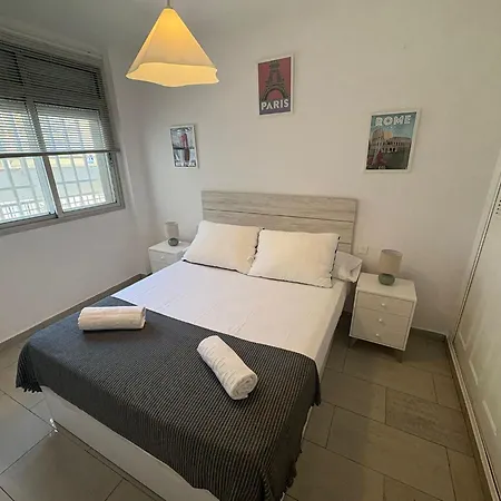 Acogedor Con Piscina En Фуэнхирола