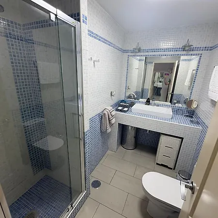 Acogedor Con Piscina En *