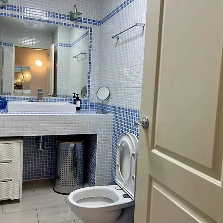 Acogedor Con Piscina En Фуэнхирола