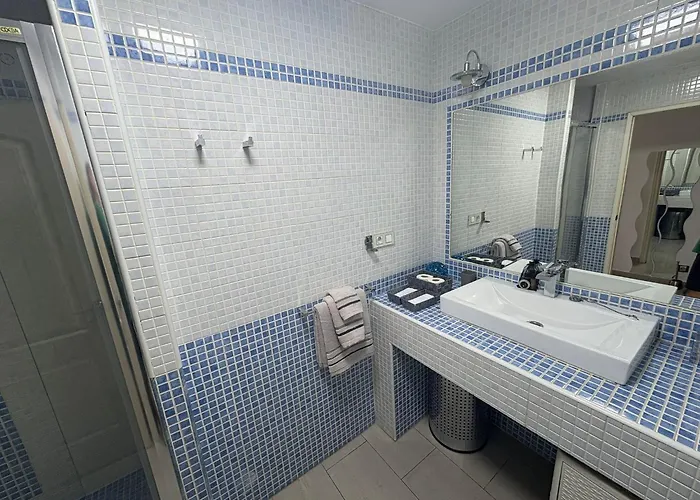 Acogedor Con Piscina En Фуэнхирола